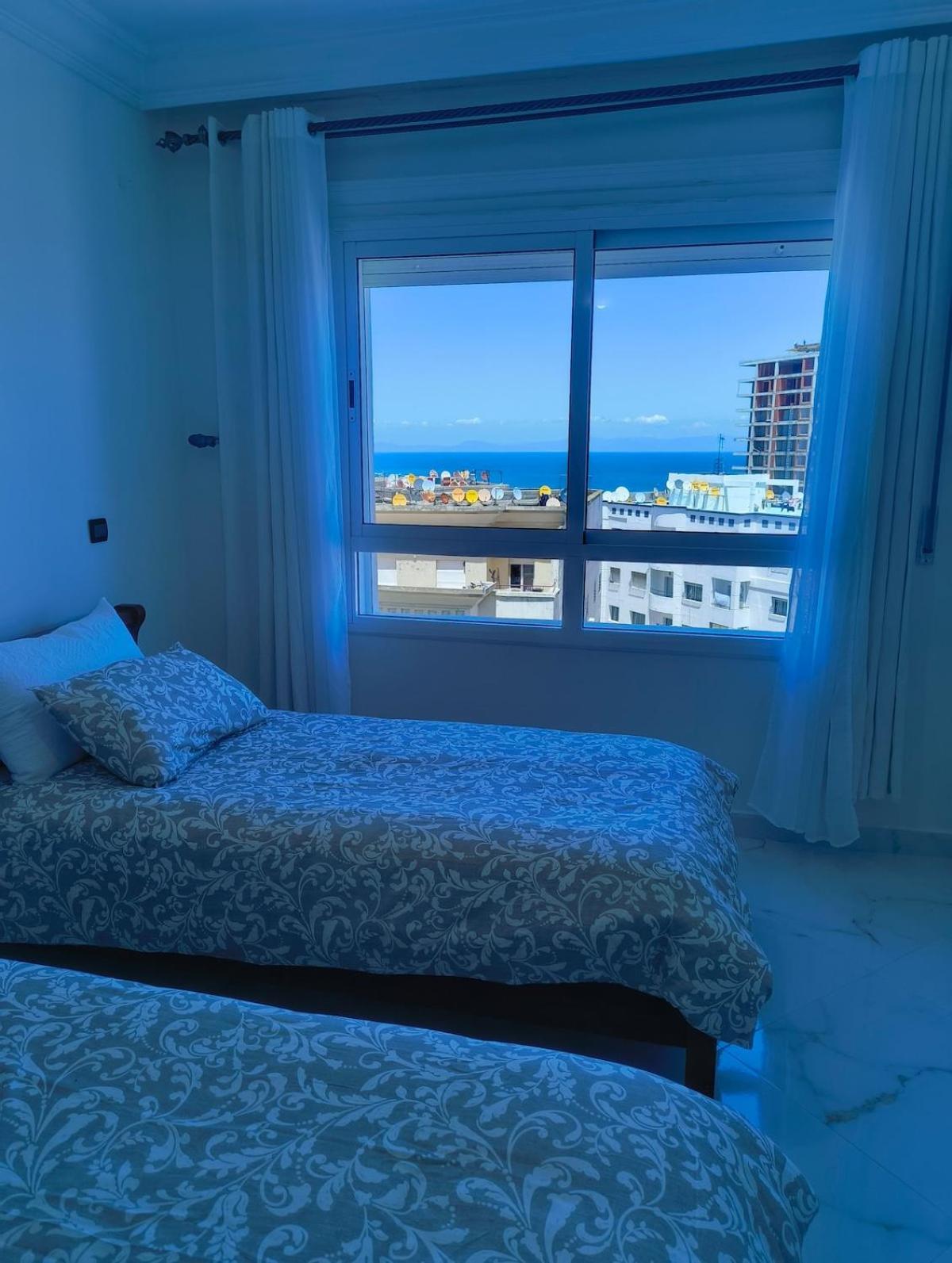 Apartment Spacious - Facing Corniche *