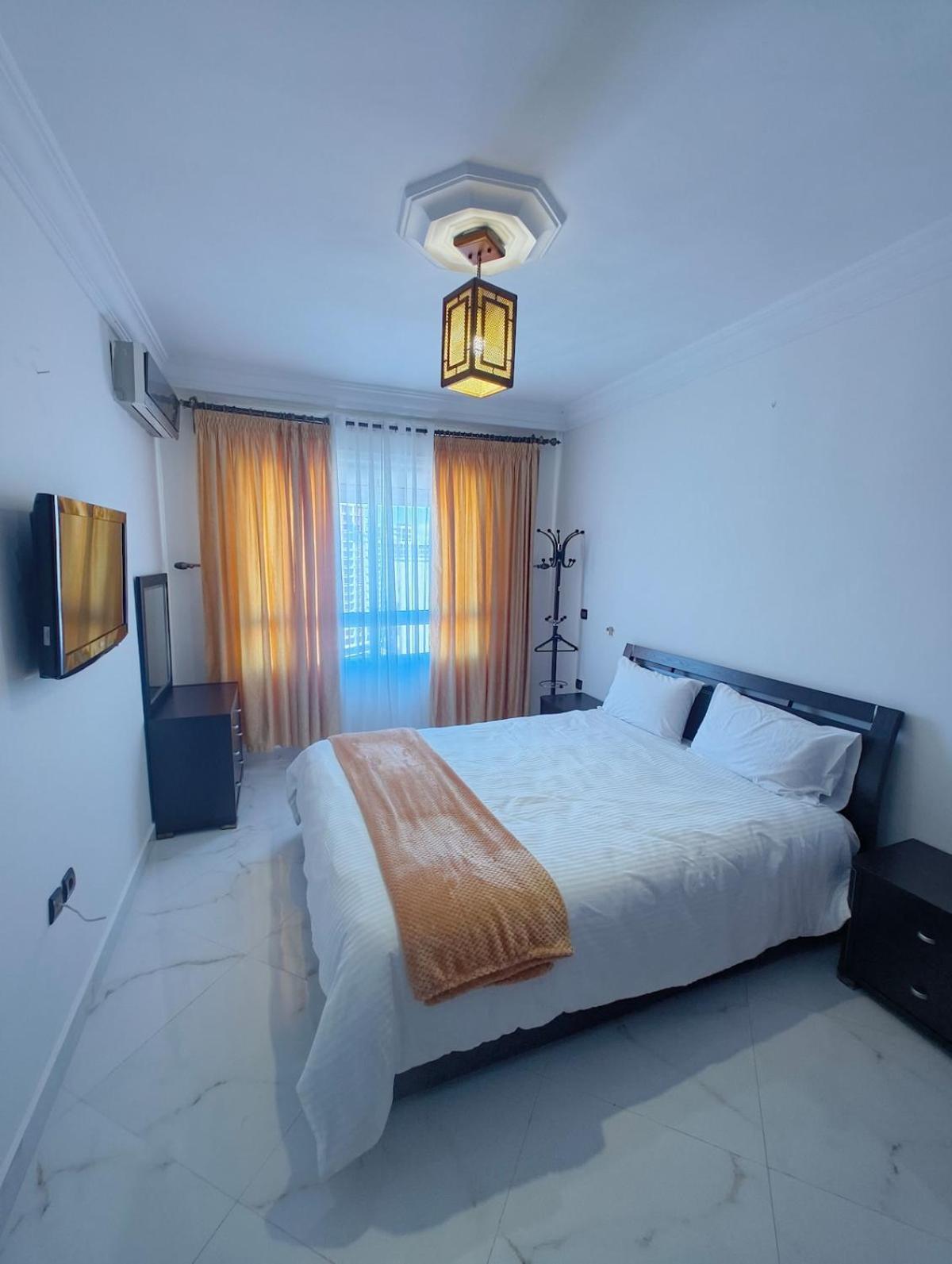 Apartment Spacious - Facing Corniche