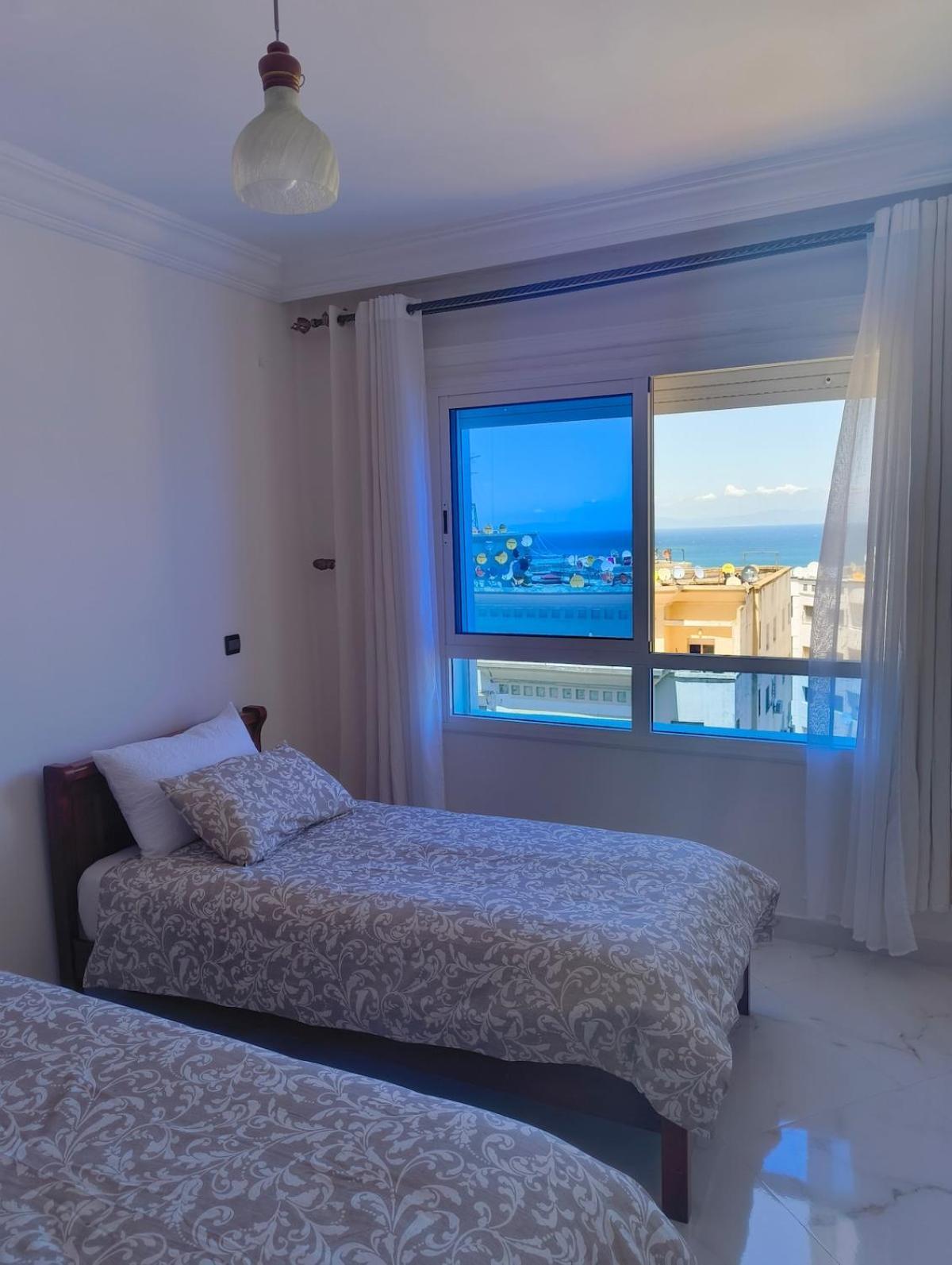 Spacious - Facing Corniche * Tanger